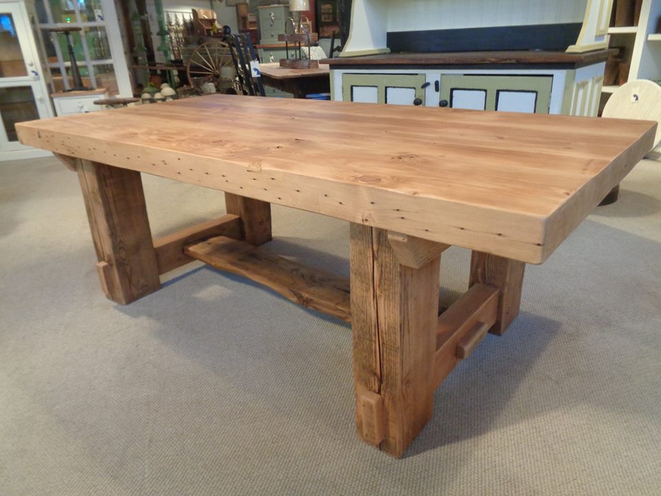Farmhouse-post-timber-table